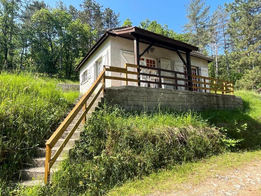 La Colline Aux Chalets, Jaccuzi, Sauna Saint-Chamarand Exterior foto